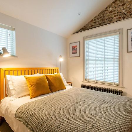 Beautiful, Central, 3 Min Walk From Beach, 2 King Doubles Hove Esterno foto