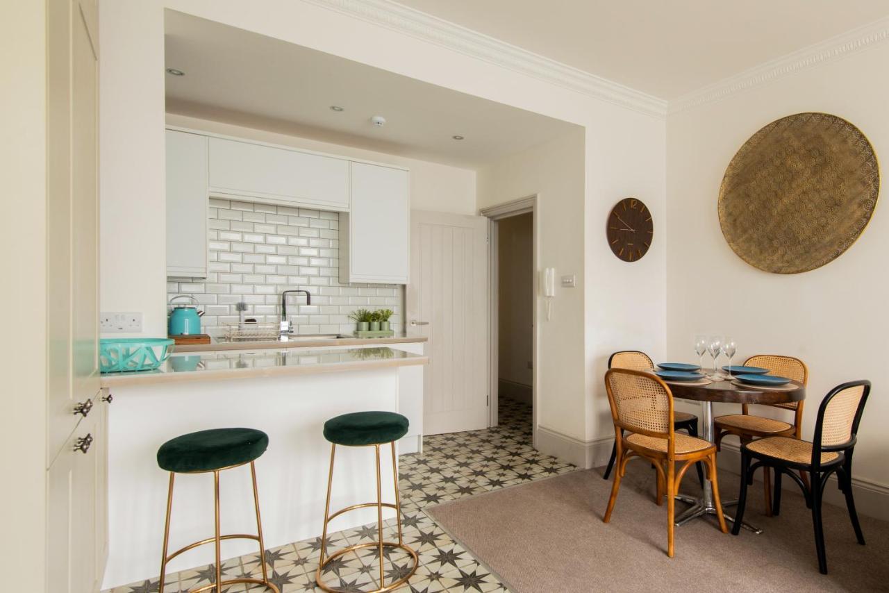 Beautiful, Central, 3 Min Walk From Beach, 2 King Doubles Hove Esterno foto