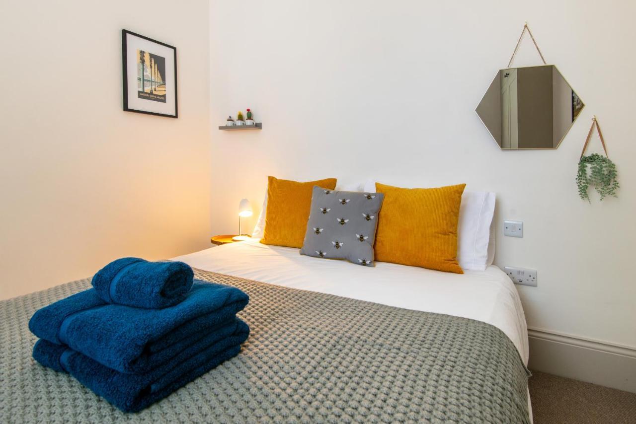 Beautiful, Central, 3 Min Walk From Beach, 2 King Doubles Hove Esterno foto