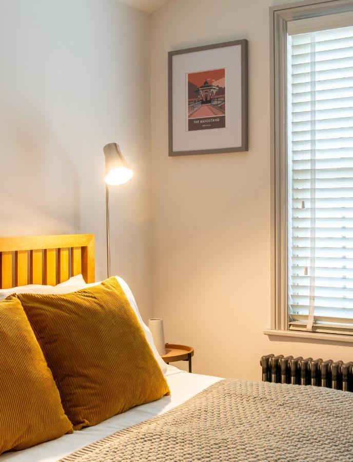 Beautiful, Central, 3 Min Walk From Beach, 2 King Doubles Hove Esterno foto