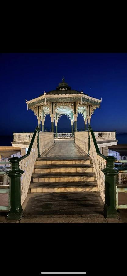 Beautiful, Central, 3 Min Walk From Beach, 2 King Doubles Hove Esterno foto