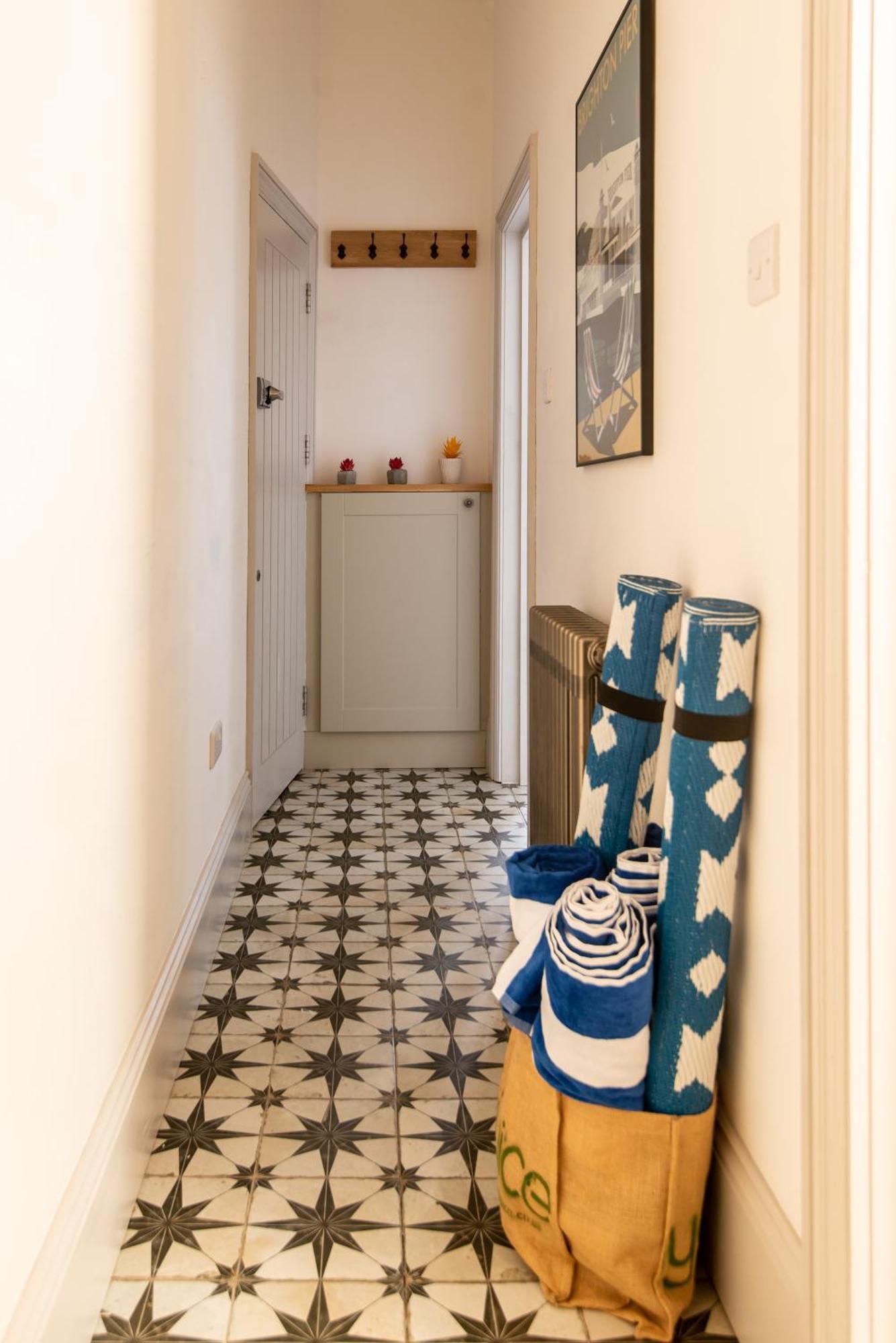 Beautiful, Central, 3 Min Walk From Beach, 2 King Doubles Hove Esterno foto